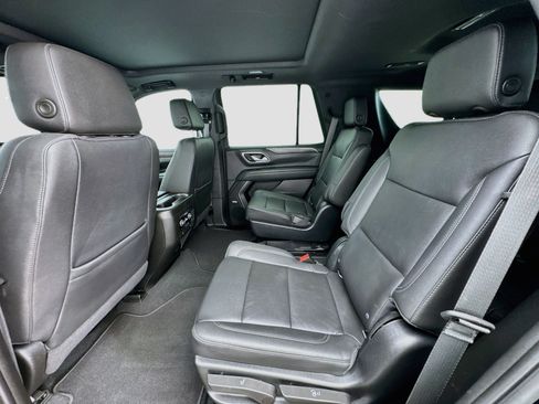 Used 2022 Chevrolet Tahoe Z71 w/ Luxury Package AWD/4WD image 16