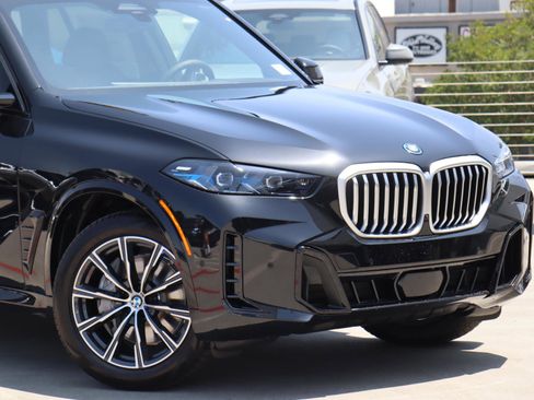 Used 2026 BMW X5 xDrive50e w/ M Sport Package image 2