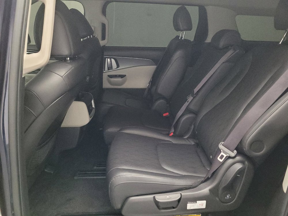 Used 2022 Kia Carnival LX FWD image 18