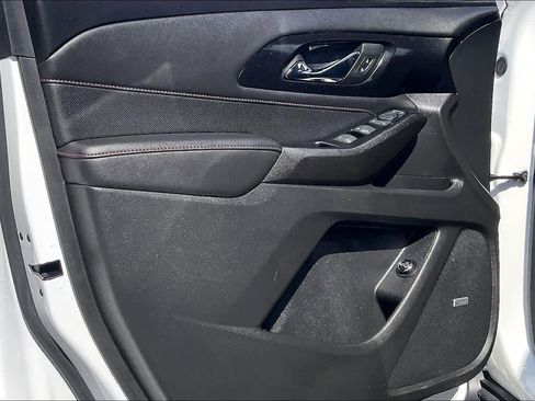 Used 2023 Chevrolet Traverse RS image 21