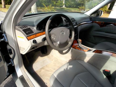 Used 2005 Mercedes-Benz E 500 4dr Sdn 5.0L 4MATIC image 9