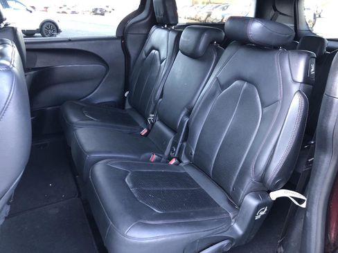 Used 2020 Chrysler Pacifica Touring-L image 19