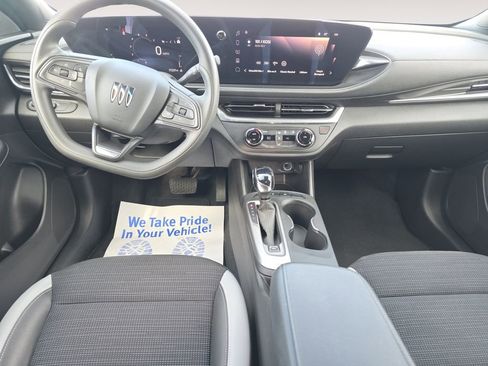 Used 2024 Buick Envista Preferred w/ Advanced Safety Package image 10