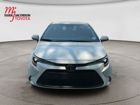 Used 2023 Toyota Corolla LE w/ LE Convenience Package FWD image 2