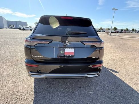 Used 2025 Mitsubishi Outlander SE FWD image 6