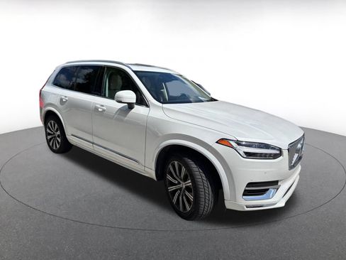 Used 2025 Volvo XC90 B5 Core AWD/4WD image 2