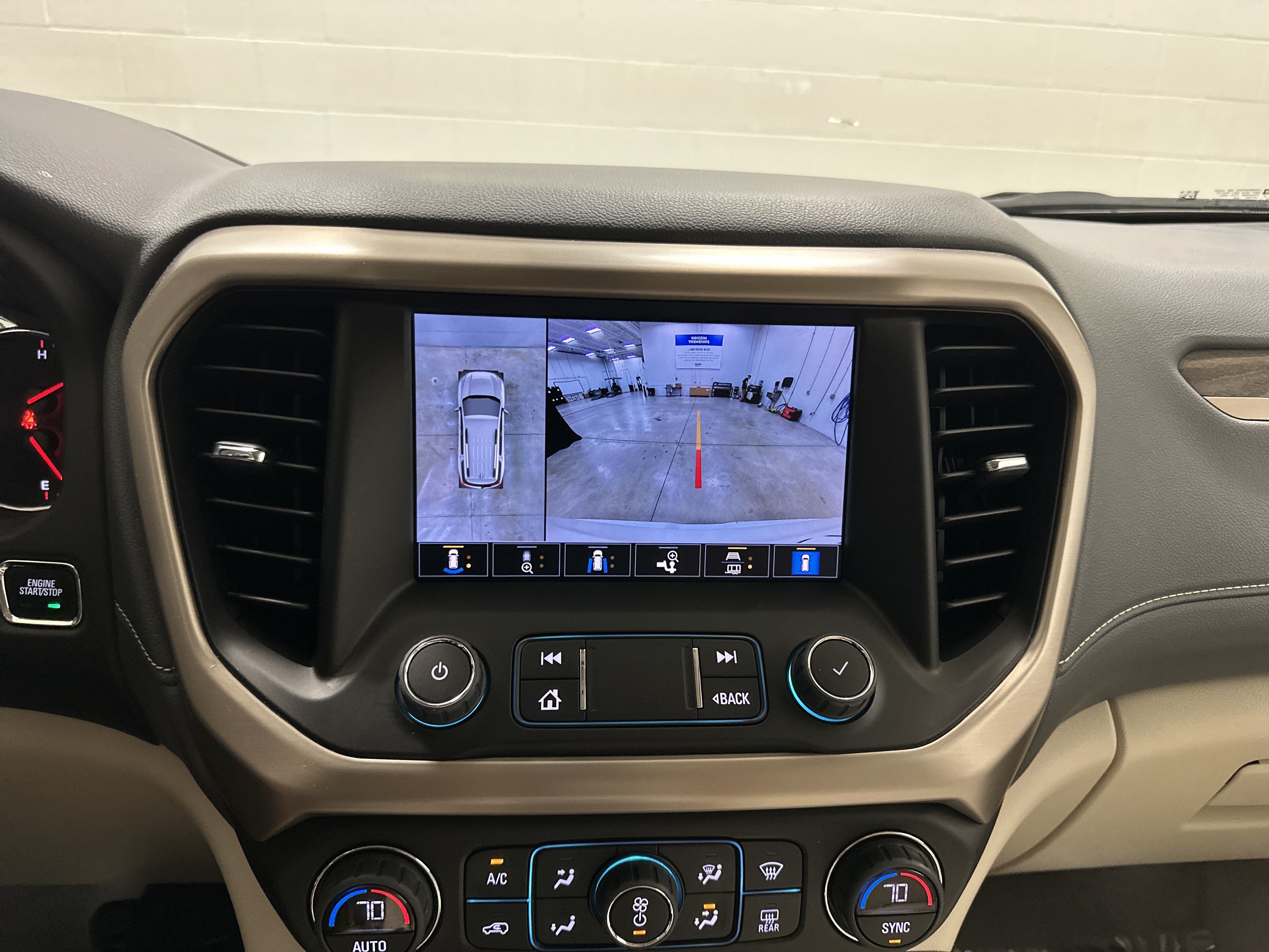 Used 2022 GMC Acadia Denali w/ Denali Ultimate Package AWD/4WD image 29