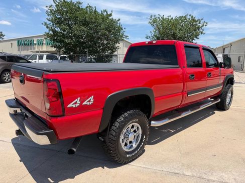Used 2006 Chevrolet Silverado 2500 LT w/ Heavy-Duty Power Package AWD/4WD image 10