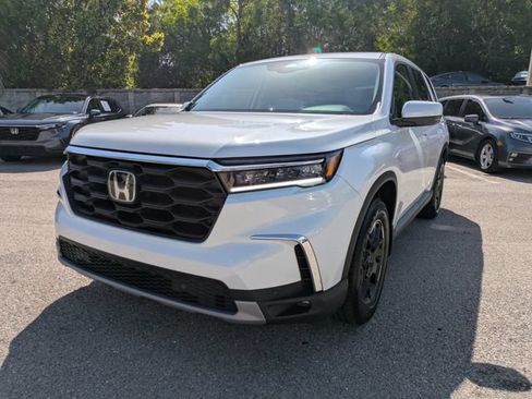 Used 2025 Honda Pilot EX-L image 8