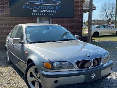 Used 2004 BMW 330i Sedan image 1