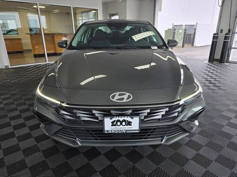 New 2026 Hyundai Elantra Limited image 9