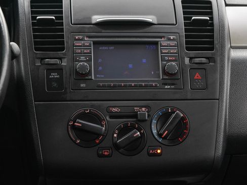 Used 2011 Nissan Versa Hatchback w/ Premium Pkg FWD image 17