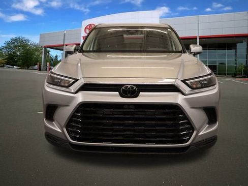 Used 2024 Toyota Grand Highlander XLE image 7