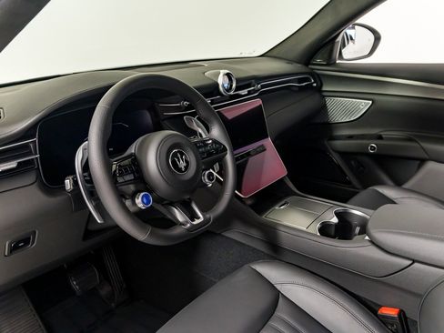 Used 2024 Maserati Grecale GT image 16