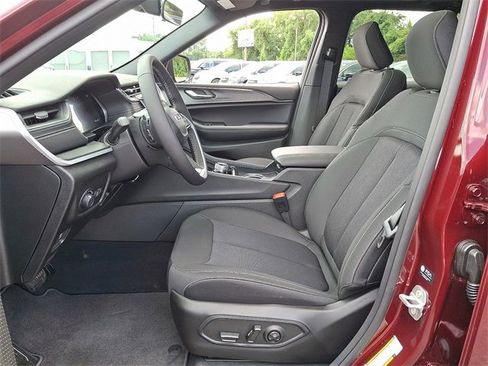 New 2025 Jeep Grand Cherokee 4WD image 11