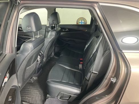 Used 2019 Kia Sorento EX w/ EX Touring Package image 13