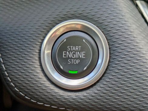 Used 2025 Chevrolet Equinox LT w/ Convenience Package II image 35