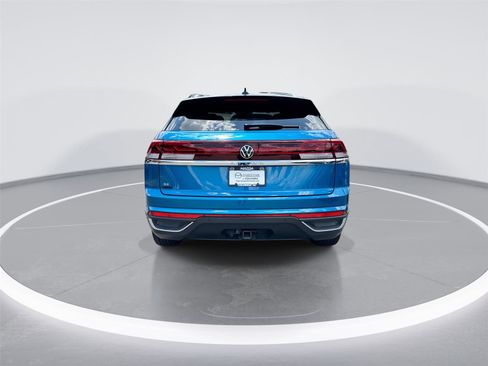 Used 2024 Volkswagen Atlas Cross Sport SE FWD image 7