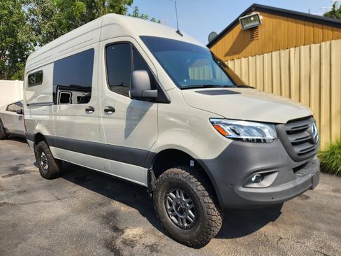 Used 2024 Mercedes-Benz Sprinter 2500 image 39