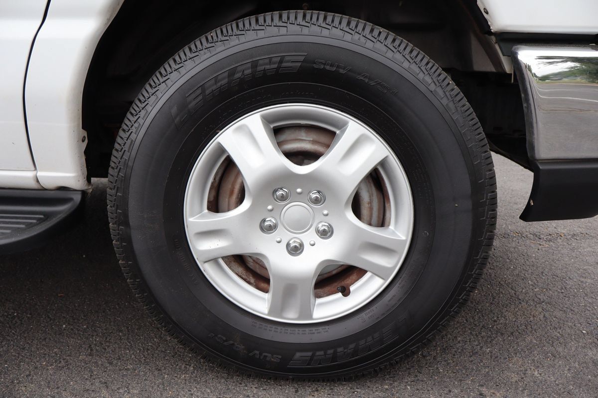 Used 2010 Ford E-350 and Econoline 350 XLT RWD image 43