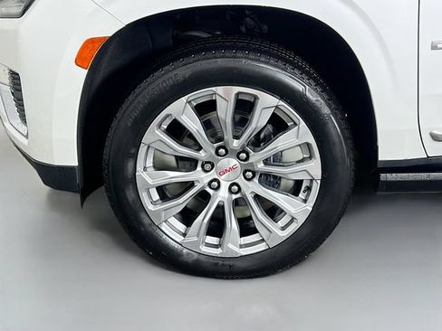 Used 2021 GMC Yukon Denali w/ Denali Premium Package AWD/4WD image 10