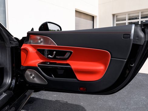 Used 2022 Mercedes-Benz SL 63 AMG 4MATIC image 35