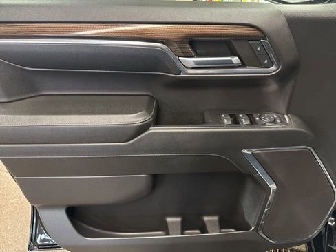 Used 2024 Chevrolet Silverado 1500 LT AWD/4WD image 10