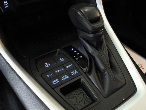 Used 2020 Toyota RAV4 XLE w/ All Weather Liner Package AWD/4WD image 29