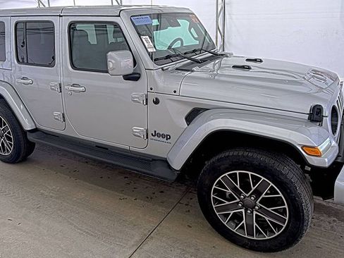 Used 2023 Jeep Wrangler Unlimited Sahara AWD/4WD image 3