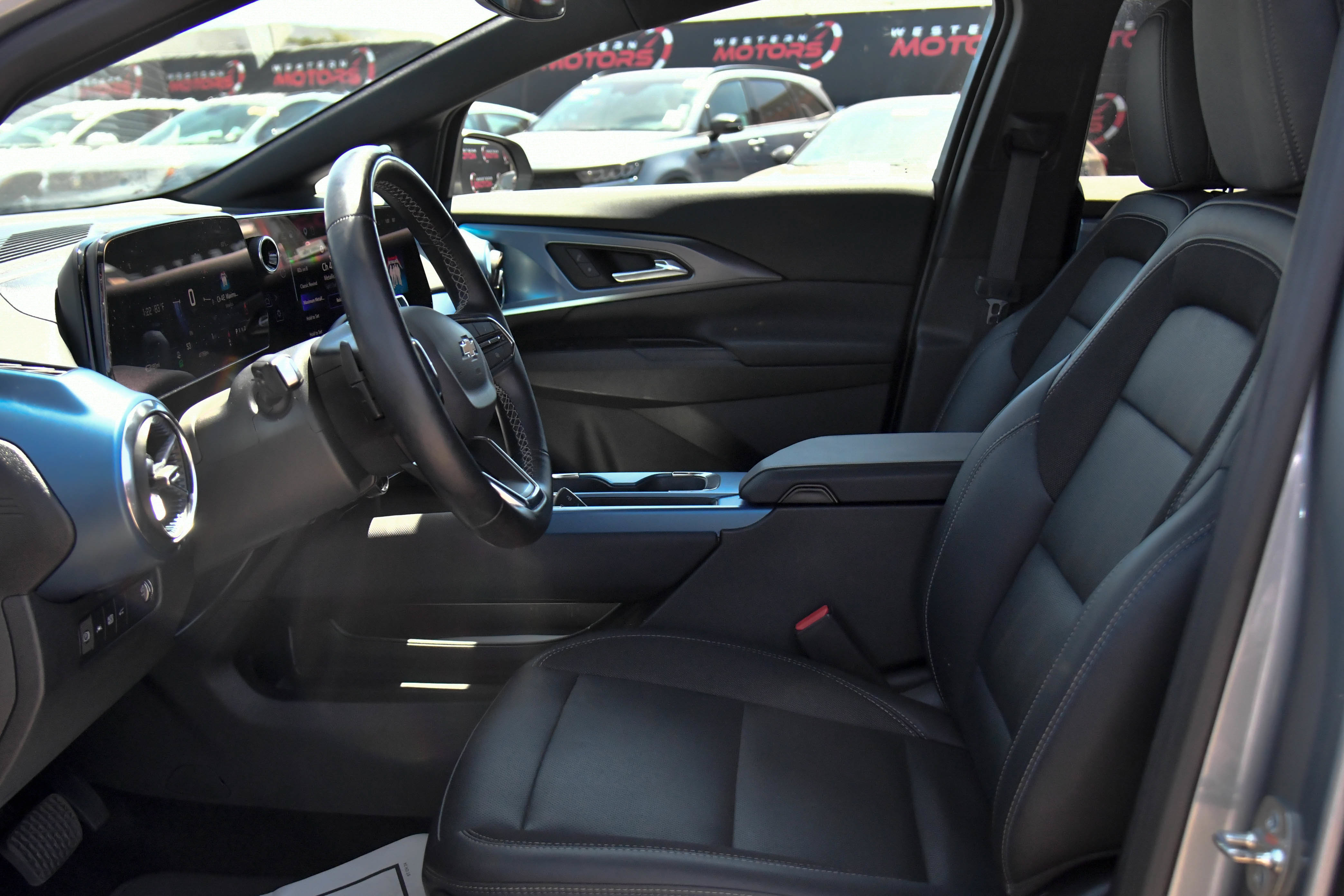 Used 2025 Chevrolet Equinox EV LT FWD image 17