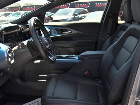Used 2025 Chevrolet Equinox EV LT FWD image 17