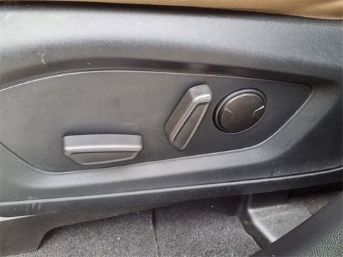 Used 2022 Ford Explorer Limited w/ Equipment Group 301A image 17