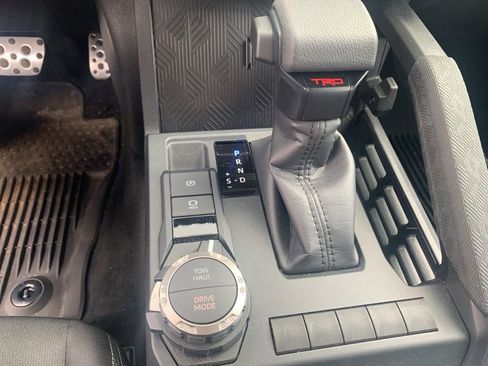 Used 2025 Toyota Tacoma TRD Sport image 12