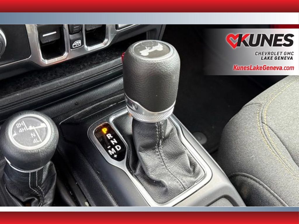 Used 2025 Jeep Wrangler Unlimited Sahara AWD/4WD image 26
