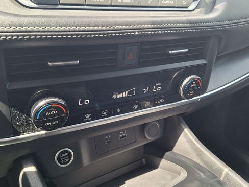 Used 2023 Nissan Rogue SV FWD image 15