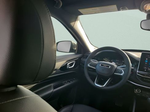 New 2026 Jeep Compass Latitude image 15