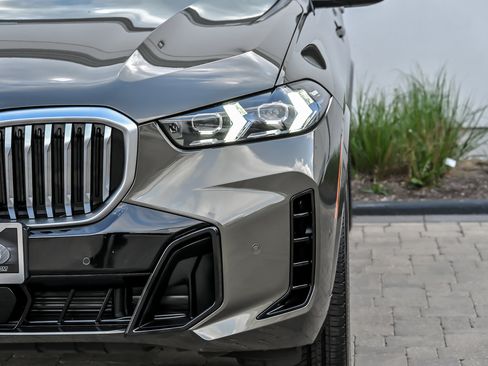 Used 2024 BMW X5 xDrive40i w/ M Sport Package AWD/4WD image 5