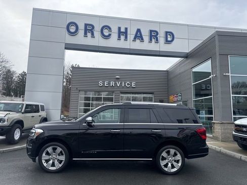 Used 2024 Ford Expedition Platinum image 2