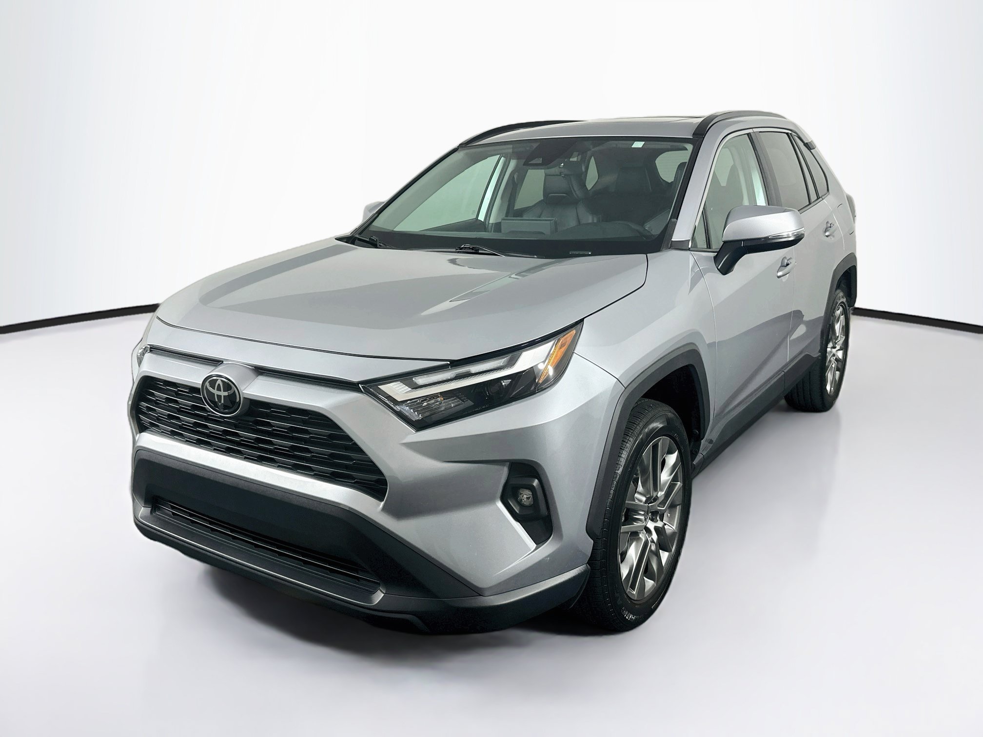 Used 2023 Toyota RAV4 XLE Premium FWD image 3