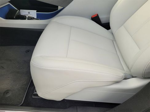 New 2026 Cadillac Optiq Luxury 1 image 13