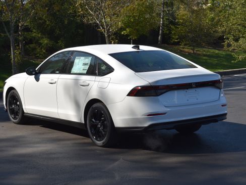 New 2025 Honda Accord SE image 5