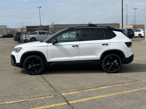 New 2025 Volkswagen Taos SE AWD/4WD image 2