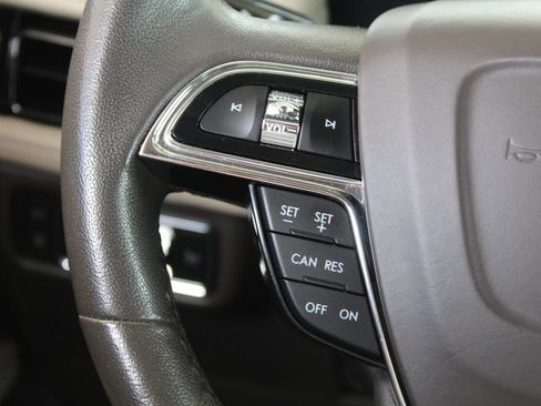 Used 2022 Lincoln Nautilus FWD w/ Premium Package image 23
