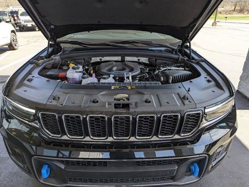 Used 2022 Jeep Grand Cherokee Overland w/ Luxury Tech Group IV AWD/4WD image 26
