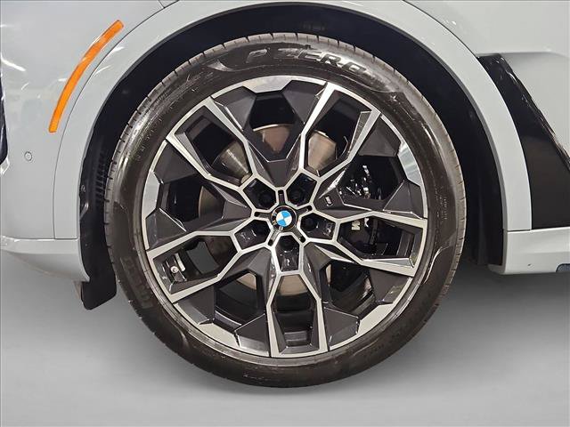 Certified 2025 BMW X7 xDrive40i w/ M Sport Package AWD/4WD image 24
