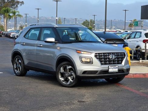 New 2025 Hyundai Venue SEL image 2