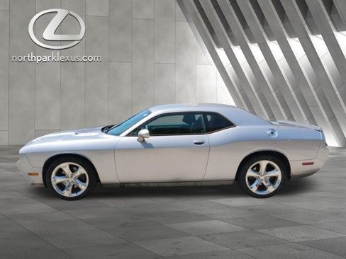 Used 2014 Dodge Challenger R/T RWD image 1