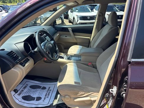 Used 2013 Toyota Highlander FWD w/ Cold Weather Pkg image 10