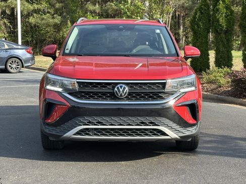 Used 2023 Volkswagen Taos SE w/ Panoramic Sunroof Package image 3