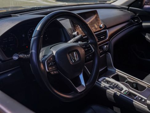 Used 2019 Honda Accord Touring image 14